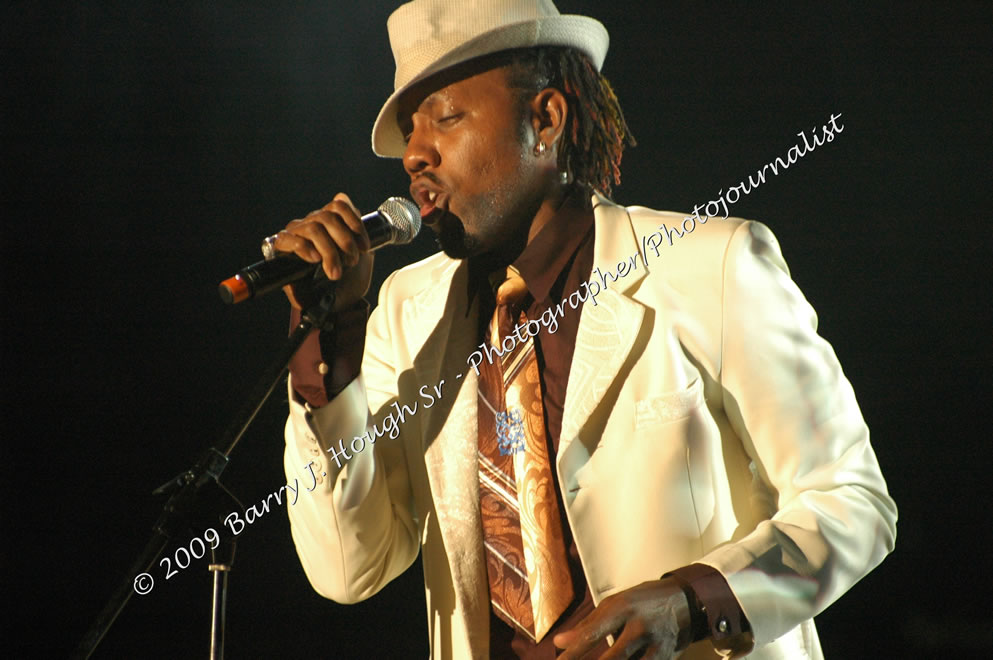 Da'ville @ Reggae Sumfest 2009 - International Night 2 - Reggae Sumfest 2009,Catherine Hall, Montego Bay, St. James, Jamaica W.I. - Saturaday, July 25, 2009 - Reggae Sumfest 2009, July 19 - 25, 2009 - Photographs by Net2Market.com - Barry J. Hough Sr. Photojournalist/Photograper - Photographs taken with a Nikon D70, D100, or D300 - Negril Travel Guide, Negril Jamaica WI - http://www.negriltravelguide.com - info@negriltravelguide.com...!